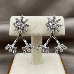 Boucles d'oreilles clous tendance en or blanc massif 18 carats avec diamants véritables, qualité supérieure, vente directe usine, idéales pour mariage et anniversaire - Product Image 1