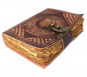 Diario de Cuero Marrón Grabado en Piedra Hecho a Mano, 200 Páginas con Borde Irregular, Páginas Personalizables, Estética Wicca Dibujada a Mano, Grimoire de Hechizos - Product Image 1