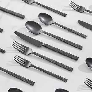 Ensemble de couverts noirs 5 pièces, style rétro, manches moulés à la main, designs durables, ensembles de couverts en métal pour restaurants, style moderne - Product Image 4