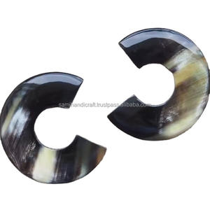 ต่างหูแบบคลาสสิกลายดอกไม้สีฮอร์นธรรมชาติสำหรับงานเลี้ยง - Product Image 1