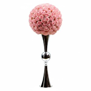 Fabuloso Florero Alto de Acero Inoxidable con Centro de Esfera de Rosa Morada para Boda - Product Image 3
