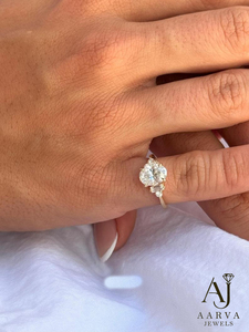 แหวนหมั้นเพชรโมอิสซาไนต์ทรงคุชชั่นสำหรับผู้หญิงจาก AARVA JEWELS ชุบทองคำขาว ประดับแบบหนามเตย สไตล์มินิมอล ชุบทองคำขาวสีโรสโกลด์ ดีไซน์คลาสสิก - Product Image 2