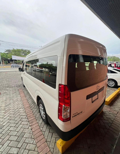 TOYOTA HIACE BUS EN EXCELENTE ESTADO, IMPECABLE - Product Image 5