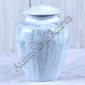 Urne funéraire élégante en aluminium fabriquée à la main avec un souvenir commémoratif au design moderne par Axiom Home Accents - Product Image 3