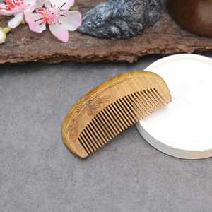 Peigne en bois écologique fait main sculpté, démêloir pour cheveux et barbe, pour hommes et femmes, fournisseur en gros - Product Image 5