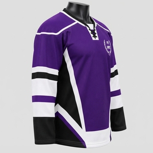 Maillot de hockey sur glace décontracté, fabriqué avec des matériaux de qualité et une coupe confortable, offrant une construction durable et des coutures soignées. - Product Image 5