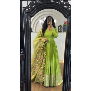 Vestido y Dupatta con Bordado Intenso y Lentejuelas, Ropa India y Pakistaní - Product Image 5