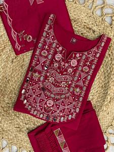 Kurti de Algodón Color Granate con Bordado Floral, de Secado Rápido, Largo hasta el Tobillo, Corte Regular, Estilo Tradicional Indio-Pakistaní, Informal para Mujer - Product Image 2