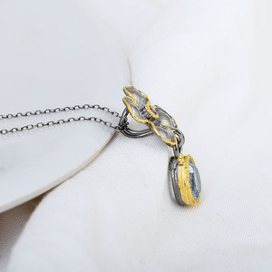 Colgante Fino con Diseño Floral, Cristal Tallado en Forma de Pera y Topacio Azul en el Centro, Plata de Ley 925, Chapado en Oro de 22K, Joyería de Estilo Vintage - Product Image 3