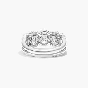 Bague en or blanc avec cinq pierres ovales et halo de diamants de laboratoire - Product Image 3