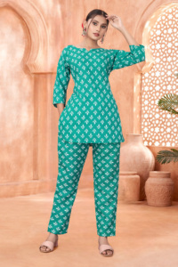 Ensemble coordonné élégant en rayonne Polly bleu menthe imprimé pour femme – Tenue décontractée deux pièces à col rond, coupe ample, pantalon assorti pour femme - Product Image 3