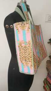 Sac fourre-tout matelassé en coton imprimé sérigraphié fait main, avec fermeture éclair et chaînes, 16x16 pouces, sac de voyage, vente en gros fabricant - Product Image 2