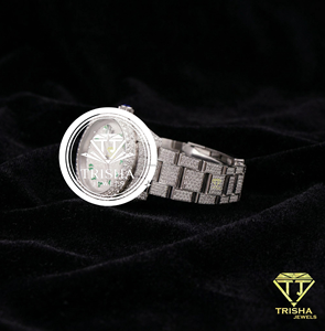 Elegante reloj de hombre de acero inoxidable con diseño moderno y correa duradera. - Product Image 3