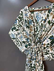 Robe longue kaftan en coton à motifs floraux indiens, parfaite comme tenue de plage ou tenue de nuit confortable pour les mamans - Product Image 6