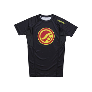 เสื้อแรชการ์ดแขนสั้นสีดำสำหรับผู้ชาย แห้งเร็ว ผลิตจากโพลีเอสเตอร์ เหมาะสำหรับว่ายน้ำ เสื้อกีฬาสำหรับผู้ใหญ่ มีโลโก้ที่คอหลัง - Product Image 6