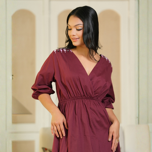 Elegante Vestido Midi Bordado Color Granate para Mujer - Product Image 4
