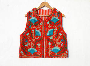 Chaleco de terciopelo floral Suzani bordado sin mangas para mujer, chaleco corto de invierno de algodón con relleno de algodón - Product Image 2