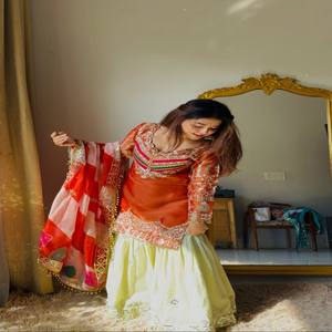 VASTRA COTTAGE Conjunto Kurti de Fiesta de Diseño para Mujer con Top Premium de Bordado de Lentejuelas Pesadas, Palazzo y Dupatta de Organza Tabi - Product Image 3