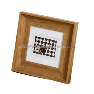 Cadre photo en bois conçu pour les expositions d'art, offrant une solution d'affichage sophistiquée pour les collections d'images précieuses - Product Image 2