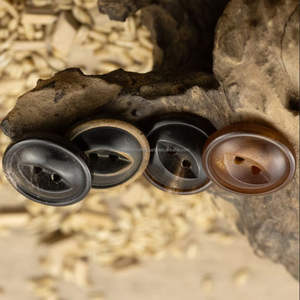 Bouton de corne à dos plat 4 trous personnalisé blanc acheteur bouton de corne véritable de buffle naturel de l'Inde - Product Image 5