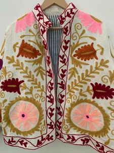 Chaqueta blanca de algodón con bordado Suzani hecho a mano para mujer, elegante diseño floral con hilo, estilo bohemio, abierta por delante, corta. - Product Image 5