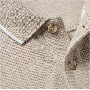Polo en coton beige à manches courtes pour homme, coupe classique, tricot uni, design décontracté et respirant - Product Image 4