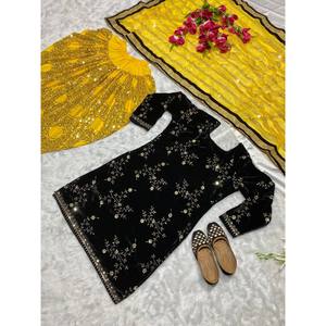 Conjunto de Traje de Talla XL para Mujer de Diseñador, Elegante para Fiestas, con Dhoti Salwar y Dupatta para un Look Elegante - Product Image 4
