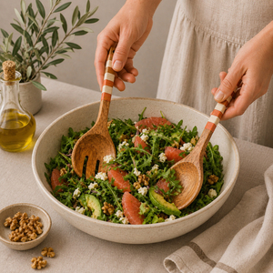 Juego de 2 utensilios para servir ensalada de madera de mango, cuchara y tenedor de madera ecológicos con mangos decorativos pintados a mano con rayas - Product Image 3