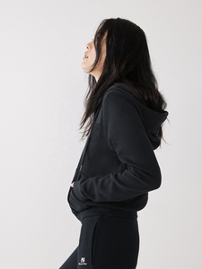 Sweat-shirt d'hiver pour femme en molleton de coton noir avec fermeture éclair, logo personnalisé, décontracté, confortable, manches longues, coupe ajustée - Product Image 3