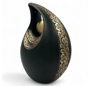 Urnes funéraires pour adultes en forme de goutte d'eau noire gravée avec un cœur, pour cendres funéraires, 200 pouces cubes, écologiques et durables - Product Image 2