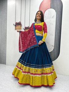 VISHNU K DESIGNS LAHENGA CHOLI DUPATTA de Rayón y Algodón con Bordado de Hilo y Lentejuelas, Largo hasta el Suelo, para Fiesta Tradicional - Product Image 2