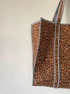 Bolso Tote de Algodón Acolchado con Estampado de Leopardo Marrón, Bolso de Compras Casual Abierto de Estilo Bohemio con Estampado a Mano para Mujer - Product Image 4