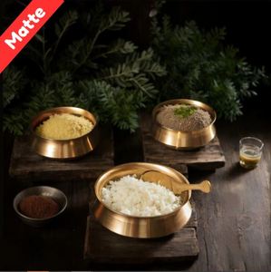 Transformez vos repas en une célébration de la tradition avec le plateau de service Handi, boîte réutilisable et écologique en métal Kansa pur avec couvercle. - Product Image 1