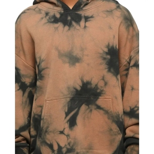 Sweat à capuche tie-dye moderne en tissu moelleux, aux teintes expressives et à la chaleur équilibrée, idéal pour la superposition et un style de vie confortable. - Product Image 4