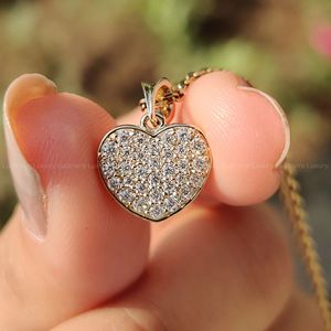 Pendentif en forme de cœur en diamant rond contemporain, bijoux fins en or pour femmes, collier chic, charme personnalisé, cadeau de luxe - Product Image 3