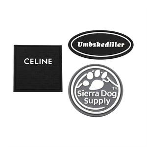 Nueva Etiqueta de Ropa de Poliéster con Logotipo 3D en Relieve Personalizado, Lavable, con Borde Cortado a Láser y Bordado para Bolsas de Ropa - Product Image 1