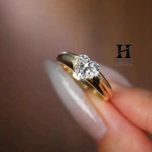 Anillo de Compromiso con Diamante Cultivado en Laboratorio con Corte Corazón, Certificado por IGI, Oro Amarillo de 14K, Anillo Solitario con Engaste de Bisel para Mujer, Joyería Personalizada - Product Image 1
