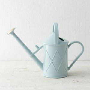 Arrosoir en métal finition antique, objet décoratif de jardin pour arroser les plantes et les fleurs, bec long, design classique - Product Image 1