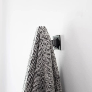 Porte-manteau mural multifonction en métal avec doubles crochets pour manteaux, chapeaux et sacs - Product Image 6