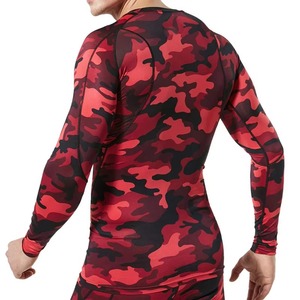 Camiseta de compresión para hombre, OEM, asequible, personalizada, de poliéster, de secado rápido, transpirable, diseñada para entrenamiento deportivo en la playa. - Product Image 2