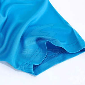 Maillot et short de football légers avec technologie de séchage rapide, tissu en maille respirant, idéal pour les températures chaudes et les matchs intenses - Product Image 3