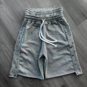 Ensemble sweat à capuche et short gris pour homme, décontracté, en polaire tricotée, polyester et coton, deux pièces, avec broderie de perles - Product Image 3