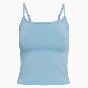 Débardeur pour femme en tissu performant conçu pour contrôler la transpiration et assurer un confort de mouvement actif - Product Image 1