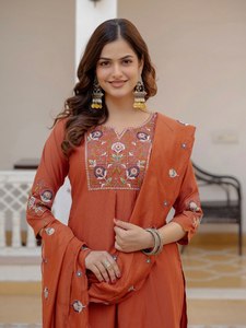 Ensemble Kurti et pantalon en viscose pure de qualité supérieure, brodé, avec dupatta en soie Maslin |   Vêtements ethniques pour femmes |   Exportation en gros - Product Image 3
