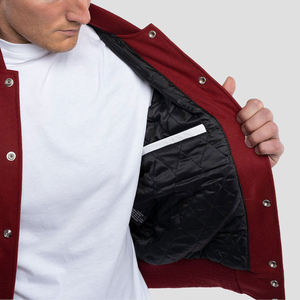 Veste universitaire décontractée pour homme, rouge et blanc, personnalisable, style baseball, bomber, manches en cuir PU, respirante, fabricant OEM - Product Image 2