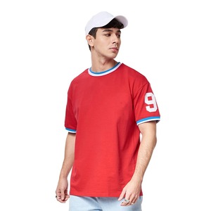 เสื้อยืดคอกลมแขนสั้นสีแดงสำหรับผู้ชาย ผ้าเจอร์ซีย์คอตตอน 100% พิมพ์ลายตามสั่ง ดีไซน์โอเวอร์ไซส์ ผ้าระบายอากาศได้ดี โลโก้ด้านหน้า สไตล์ลำลอง - Product Image 3