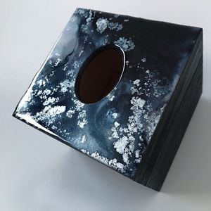 Caja de pañuelos decorativa contemporánea de resina, elegante soporte para pañuelos faciales para baño, oficina, hotel y sala de estar. - Product Image 4