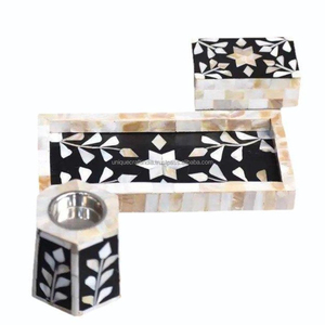 Ensemble brûleur à bakhoor artisanal en bois avec incrustation de nacre à motif diamant, accompagné d'un plateau et d'une boîte à encens décorative - Product Image 2