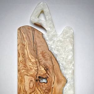 Planche à découper et plateau à fromage modernes en résine et bois, avec poignée en résine époxy, épaisseur 2,0 cm, lavable au lave-vaisselle, par UO - Nouveauté 2026 - Product Image 2