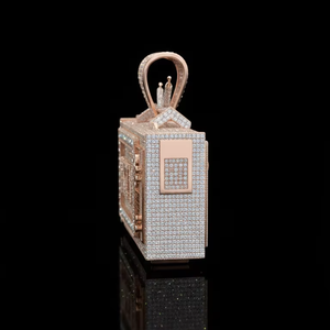 Pendentif Lettre YKTV Télévision Rétro Iced Out, Plaqué Or 925, Détails d'Antenne Micro Vintage et Grand Anneau Entièrement Sertis - Product Image 2